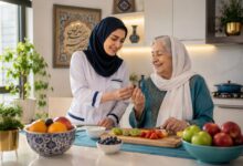 غذیه سالمندان، سالمندان و گرما، تغذیه تابستانی سالمندان، آبرسانی به سالمندان، پیشگیری از گرمازدگی سالمندان، مواد غذایی مناسب تابستان، تغذیه سالمندان در فصل گرما، رژیم غذایی سالمندان، میوههای تابستانی، سبزیجات برای سالمندان